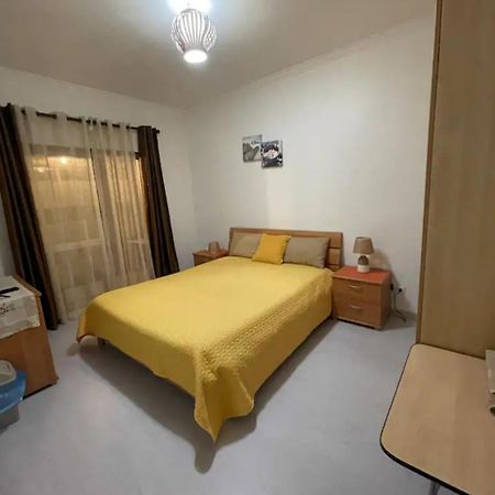 דירות אלמאדה Quarto Calmo E Acolhedor מראה חיצוני תמונה