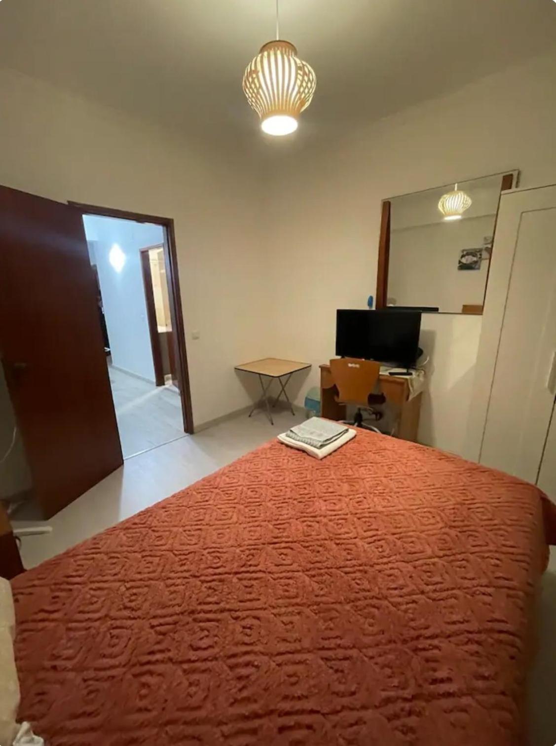 דירות אלמאדה Quarto Calmo E Acolhedor מראה חיצוני תמונה