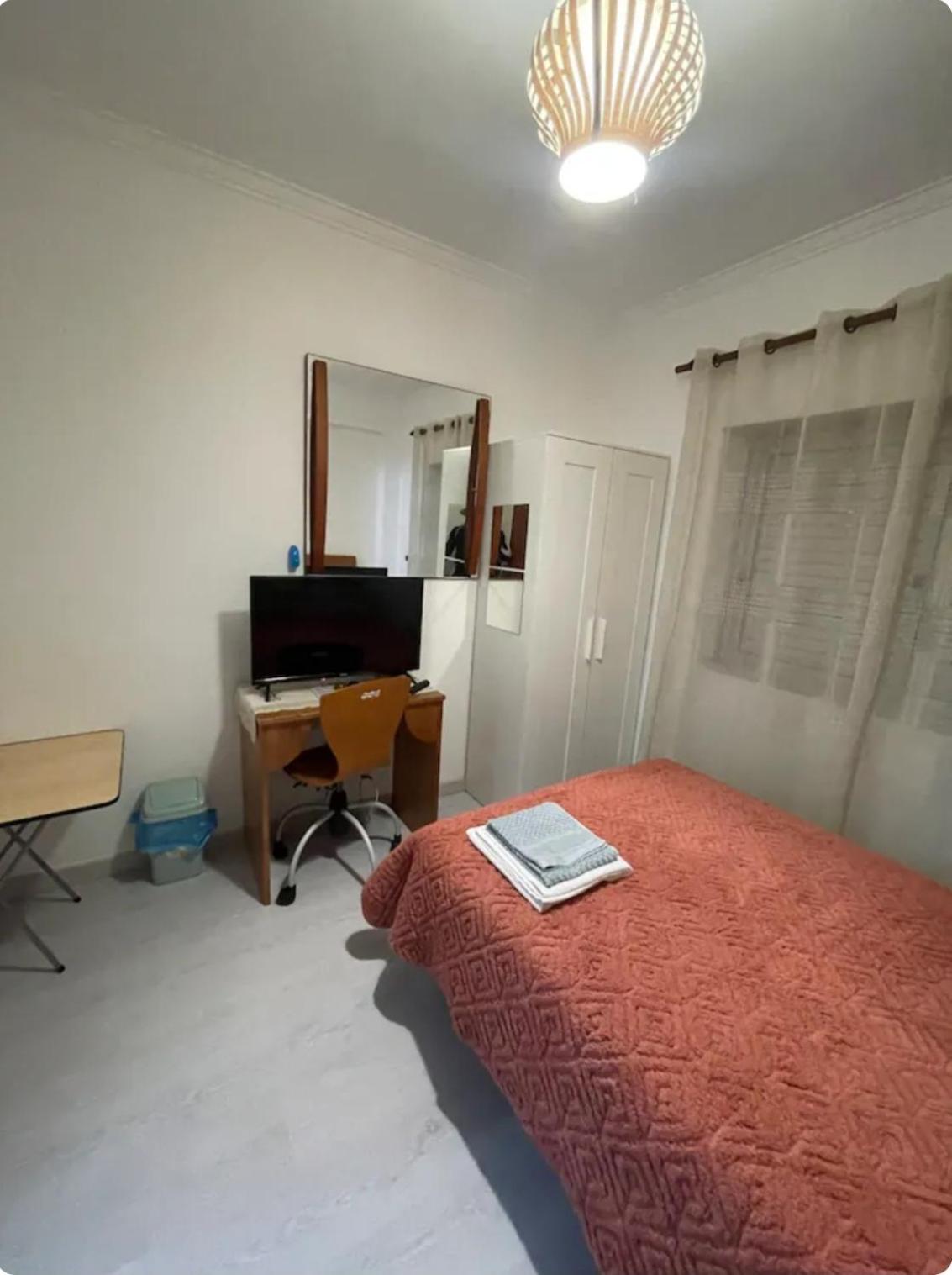 דירות אלמאדה Quarto Calmo E Acolhedor מראה חיצוני תמונה
