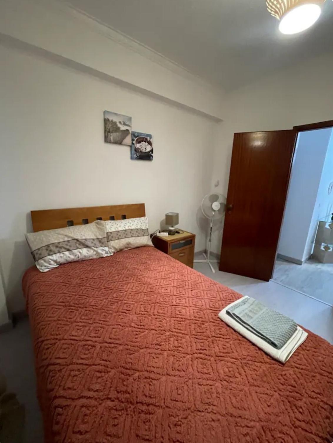 דירות אלמאדה Quarto Calmo E Acolhedor מראה חיצוני תמונה